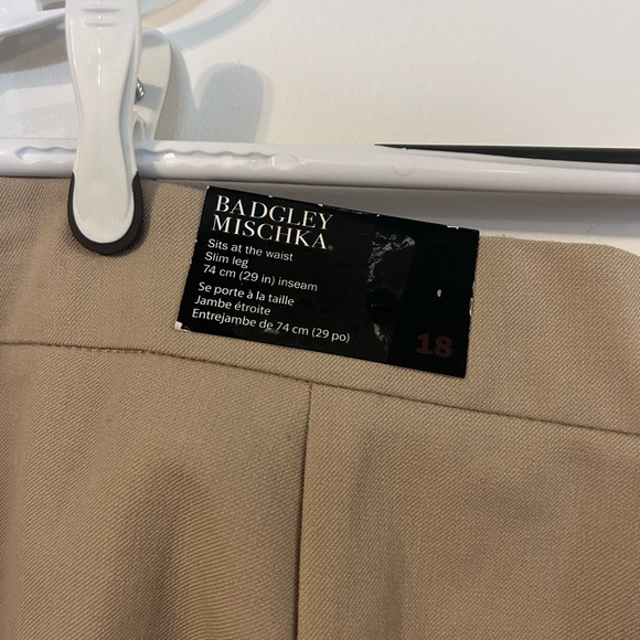 Badgley Mischka Women’s  Tan Pants size 18 - Picture 4 of 6